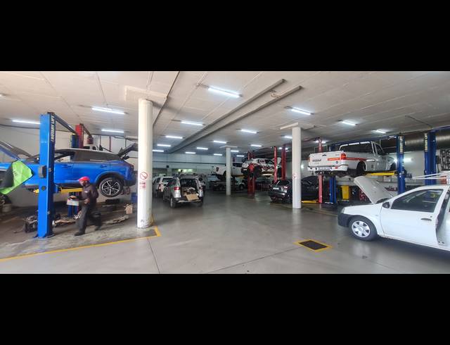 3,999M² SHOWROOM FOR SALE IN BENONI CENTRAL